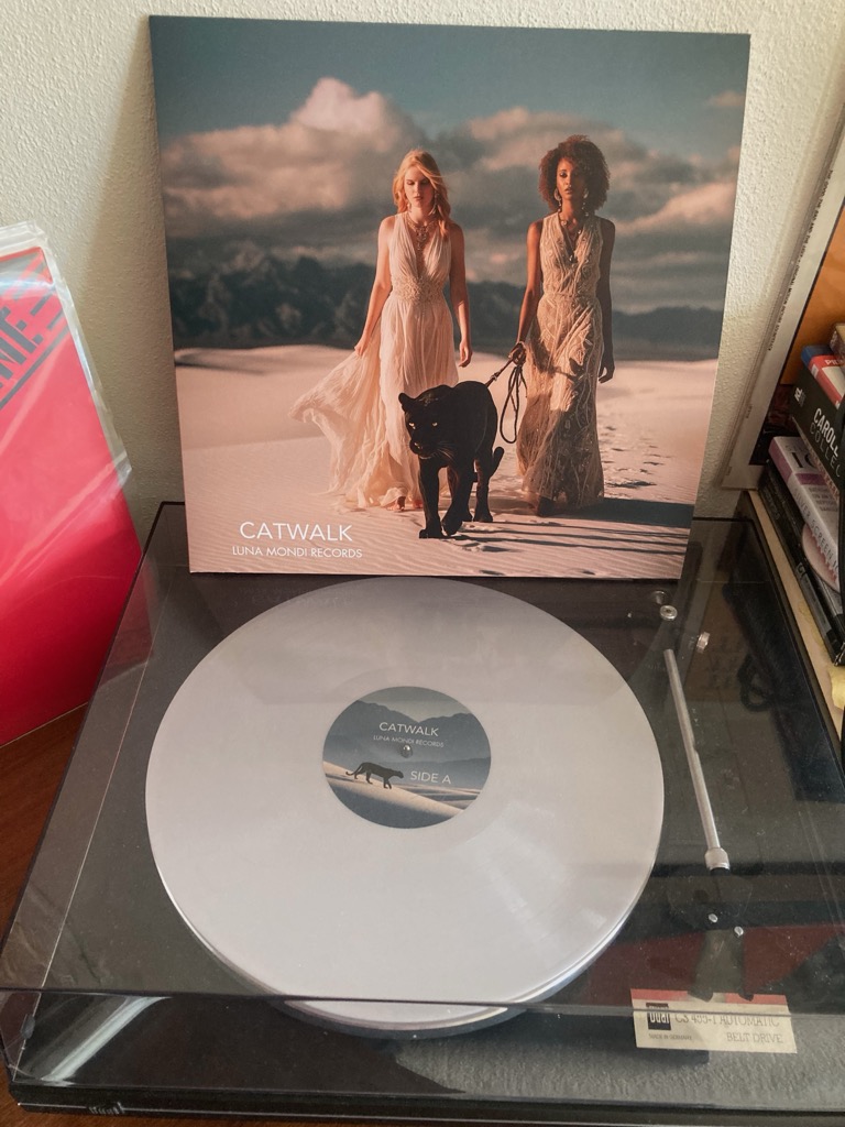 A Luna Mondi record on a turntable